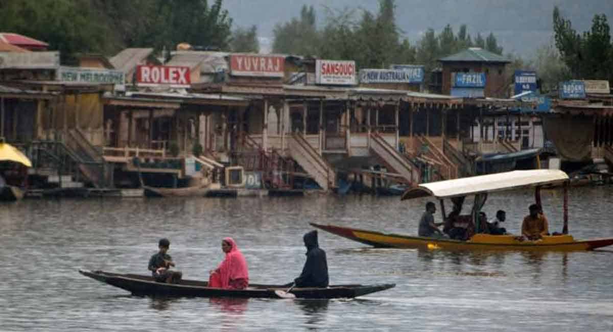 Min temps in Kashmir remain below freezing point; snowfall likely from Sunday