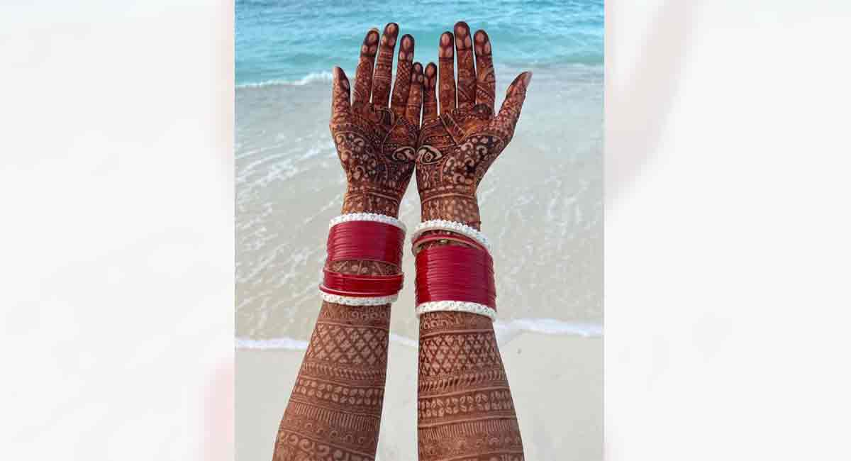 Katrina shares glimpse of beachy honeymoon, shows mehendi adorned hands