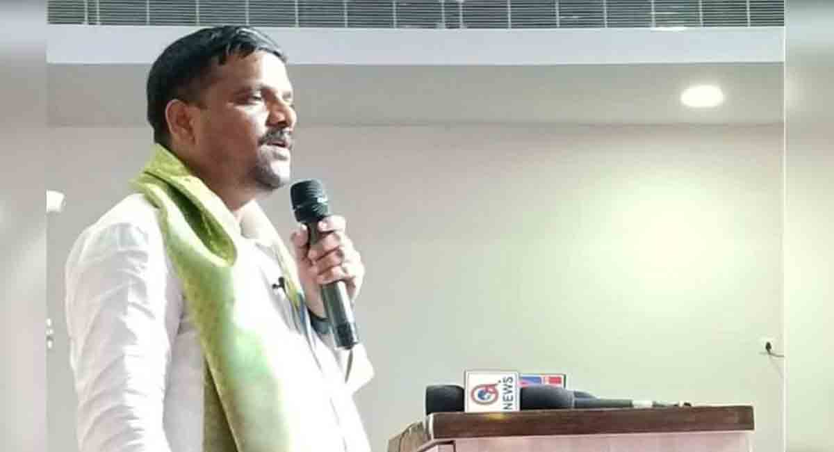 Complaint filed against Teen Maar Mallanna at Banjara Hills police station