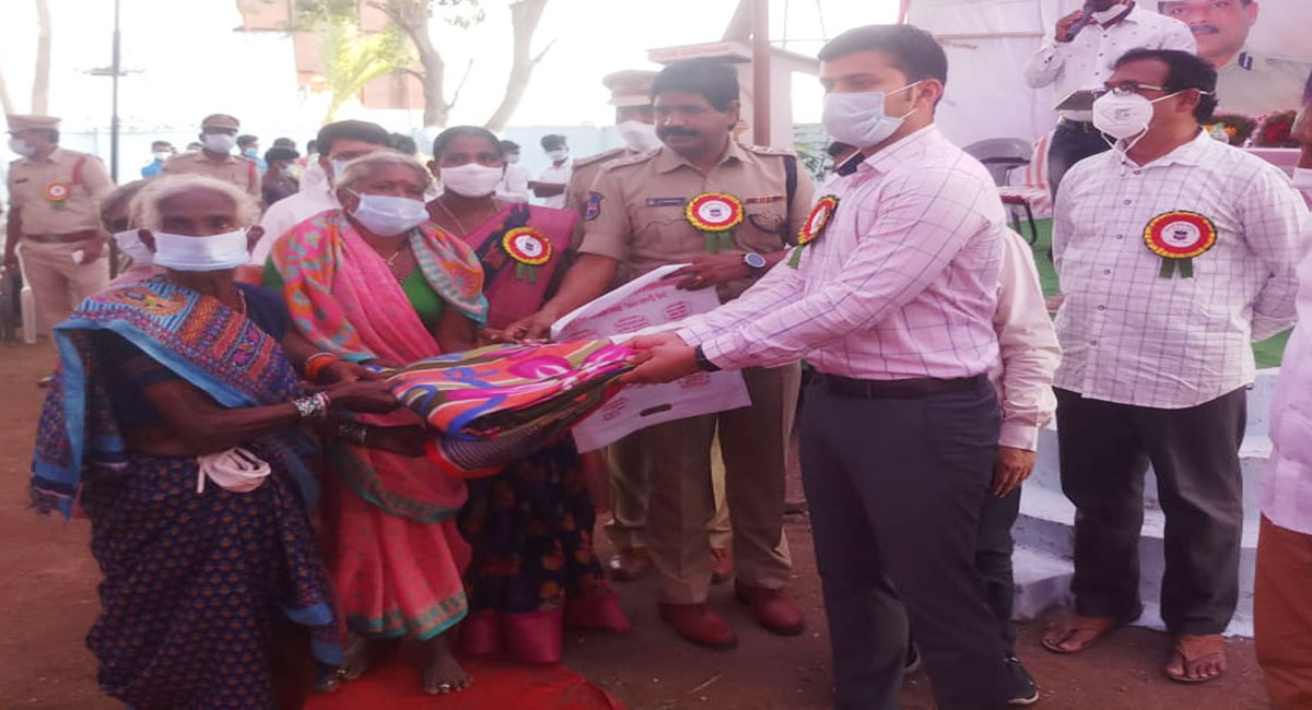 Mancherial cops hold medical camp, distribute blankets to elderly