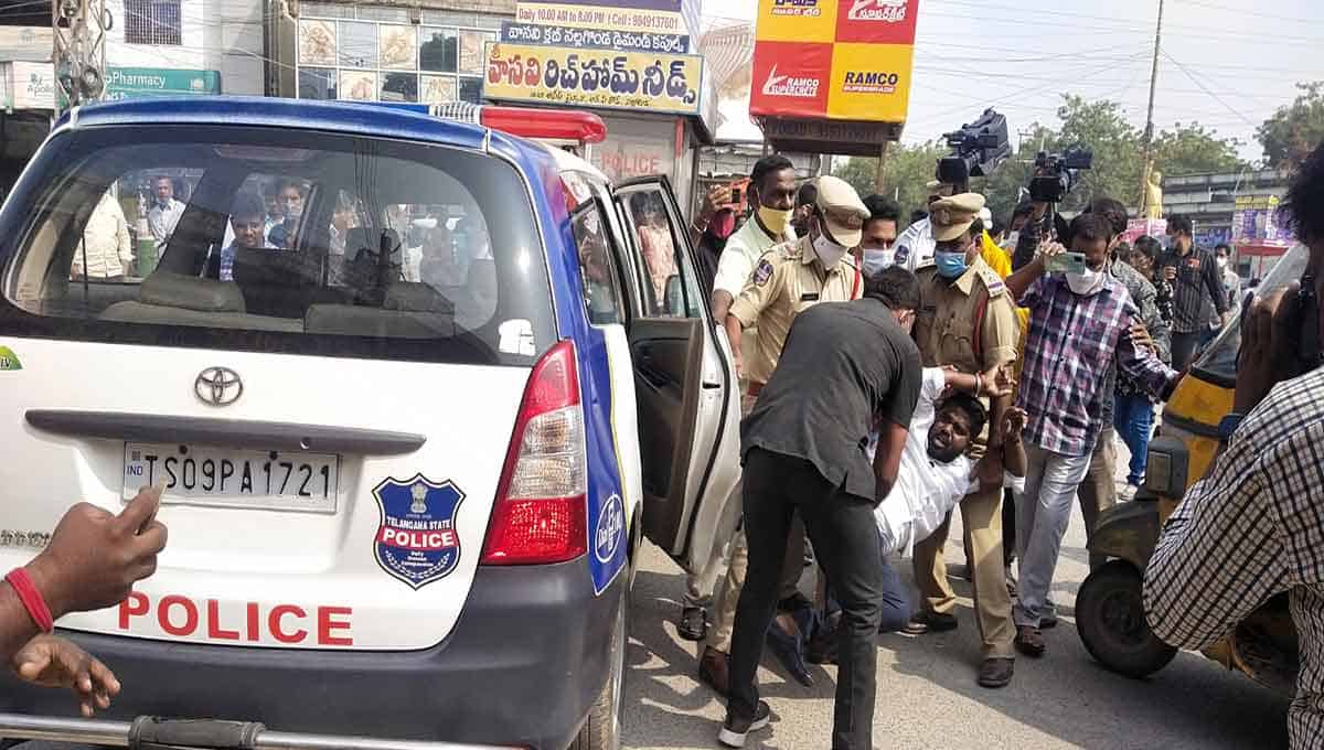 ABVP activists create tension in Nalgonda