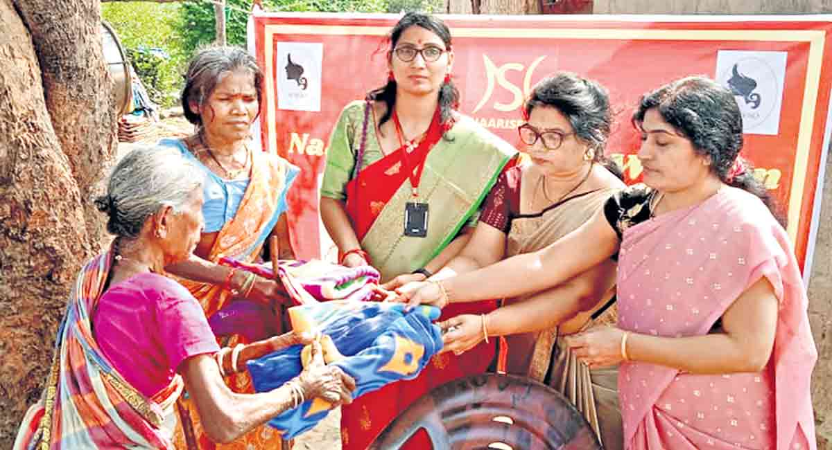 NGO distributes blankets to tribals in Mancherial
