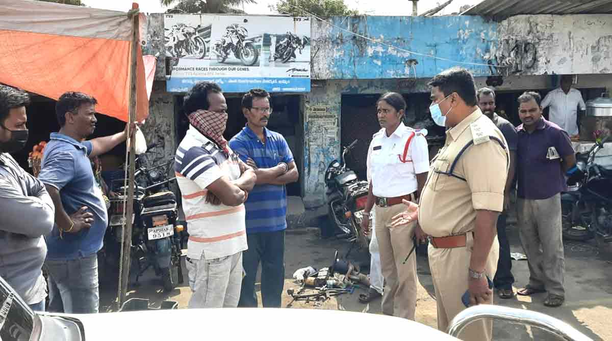 Khammam: Cops act tough on footpath encroachments