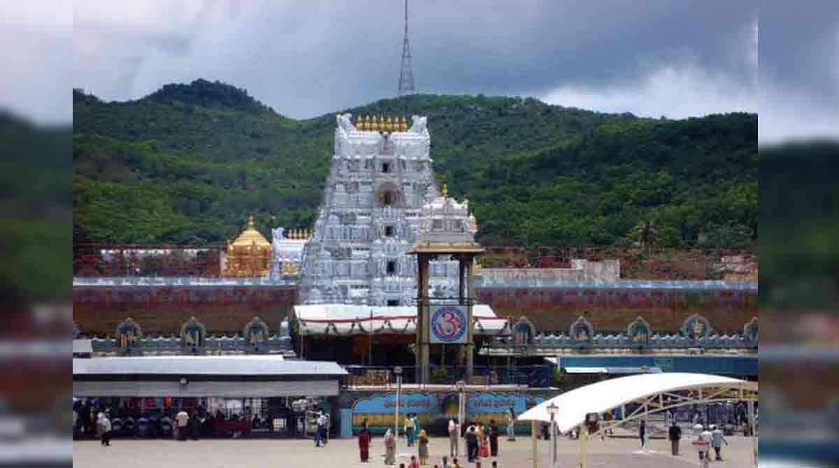 Sri Lanka PM Rajapaksa arrives in Tirumala