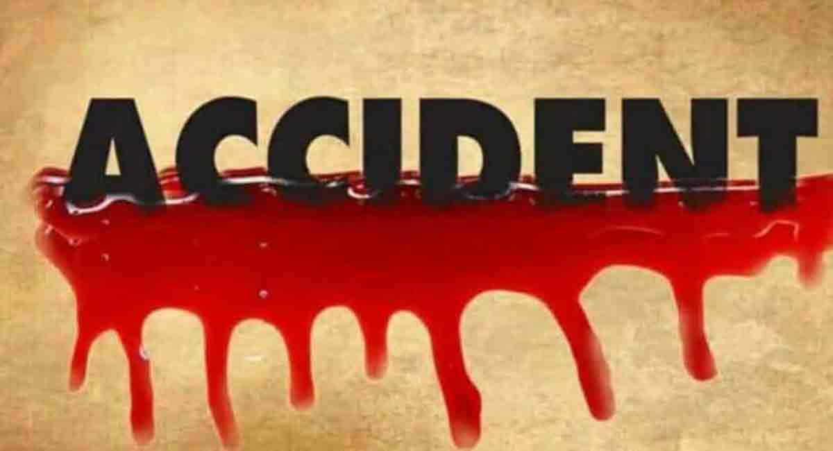Sangareddy: Vegetable vendor hits culvert, dies
