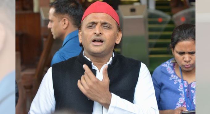 Stranded in Delhi, not allowed to fly for Muzaffarnagar, alleges Akhilesh