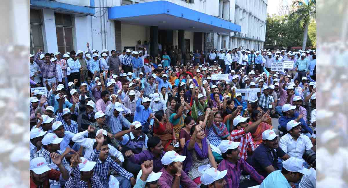 Stand-off continues in Andhra over employees’ pay revision