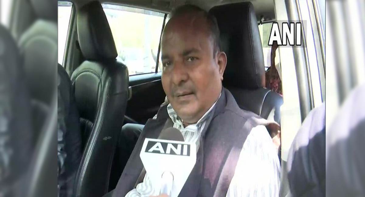 BJP MLA Vinay Shakya quits party, to follow Swami Prasad Maurya