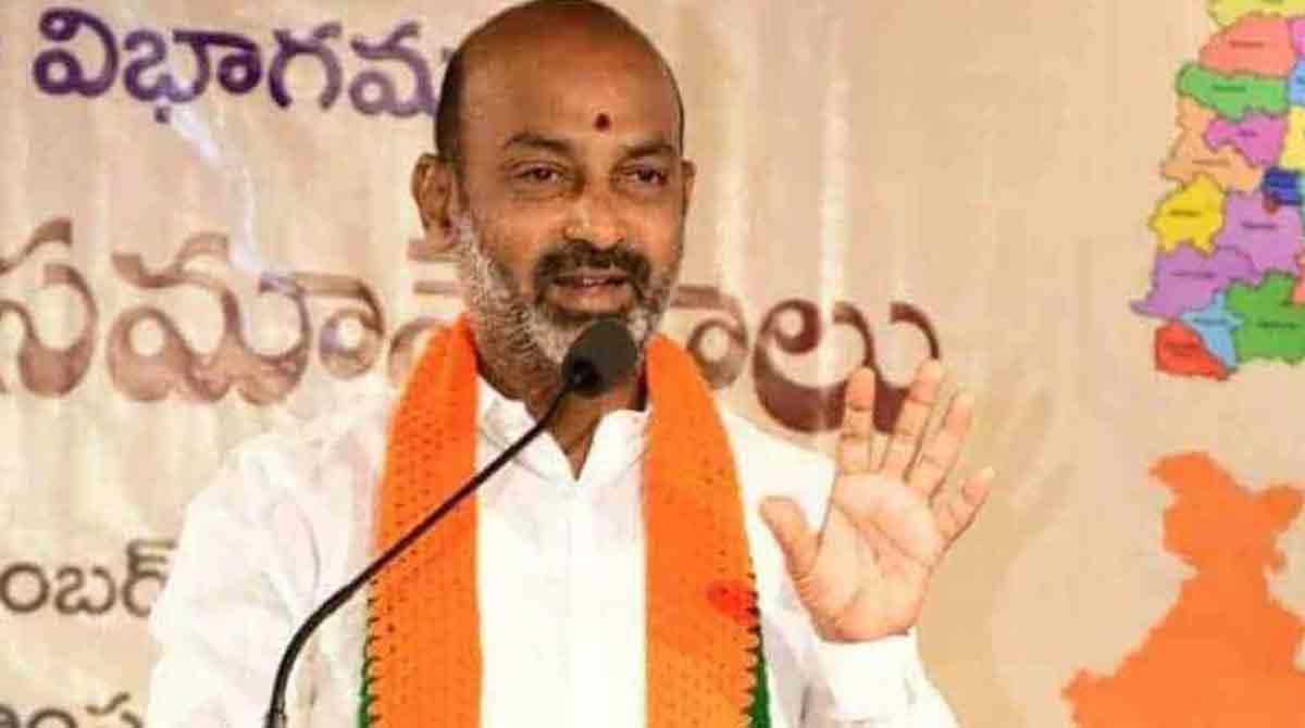 Punish Vanama Raghava in public: Bandi Sanjay