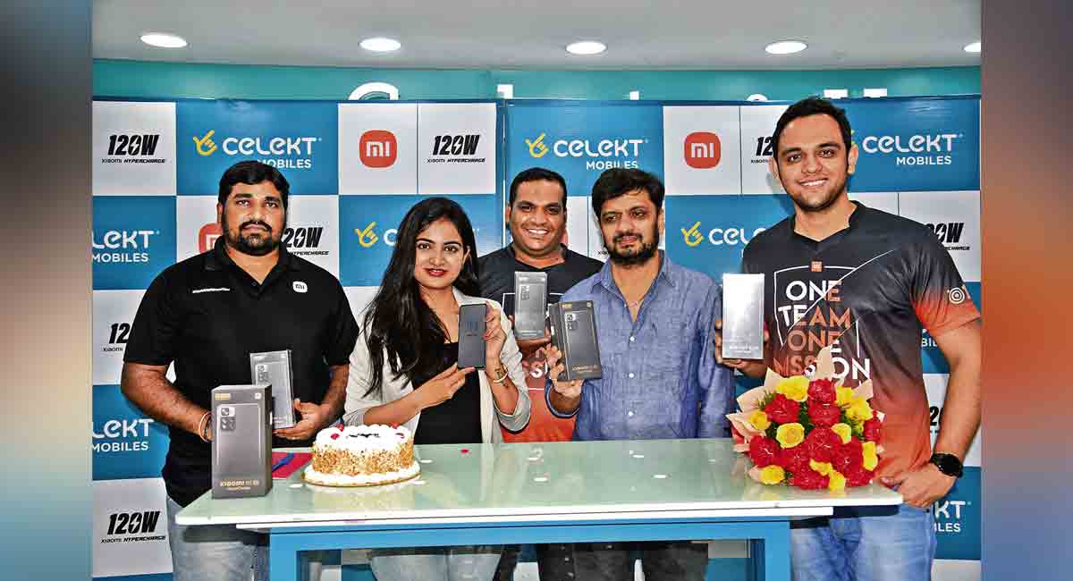 Xiaomi 11i 5G launched at Celekt Mobiles in Madhapur