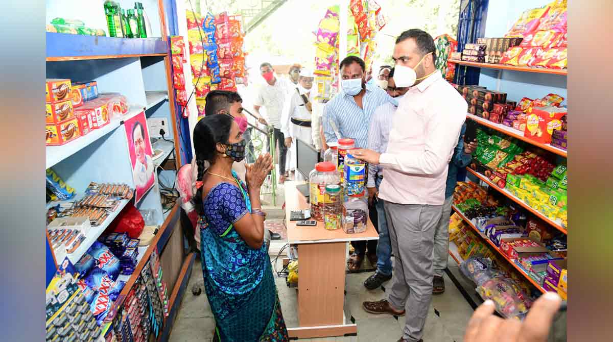 Karimnagar Collector inspects Dalit Bandhu units in Huzurabad