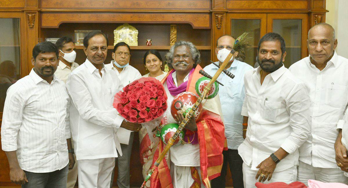 CM KCR announces house site, Rs 1 crore to Darshanam Mogilaiah