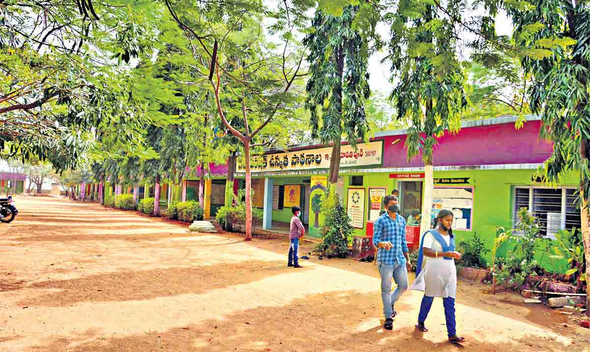 ‘English medium schools in Telangana can change fate of next generation’   