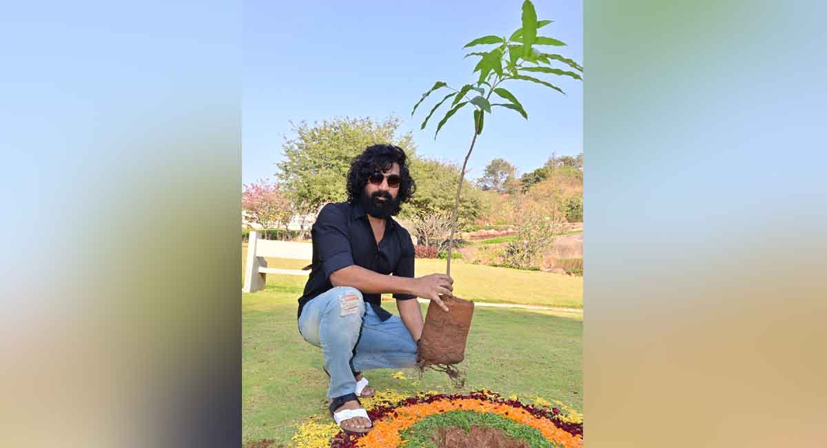 Hyderabad: Actor Tanuj takes part in Green India Challenge
