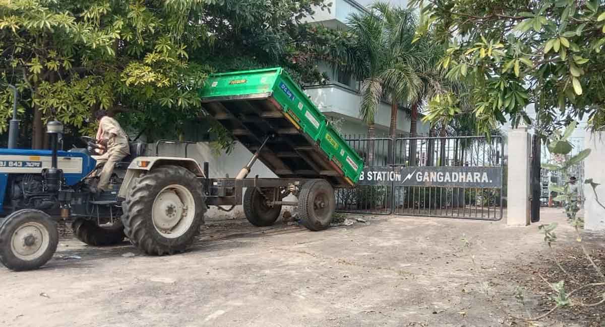 Karimnagar: Garbage dumped in front of property tax defaulters’ premises