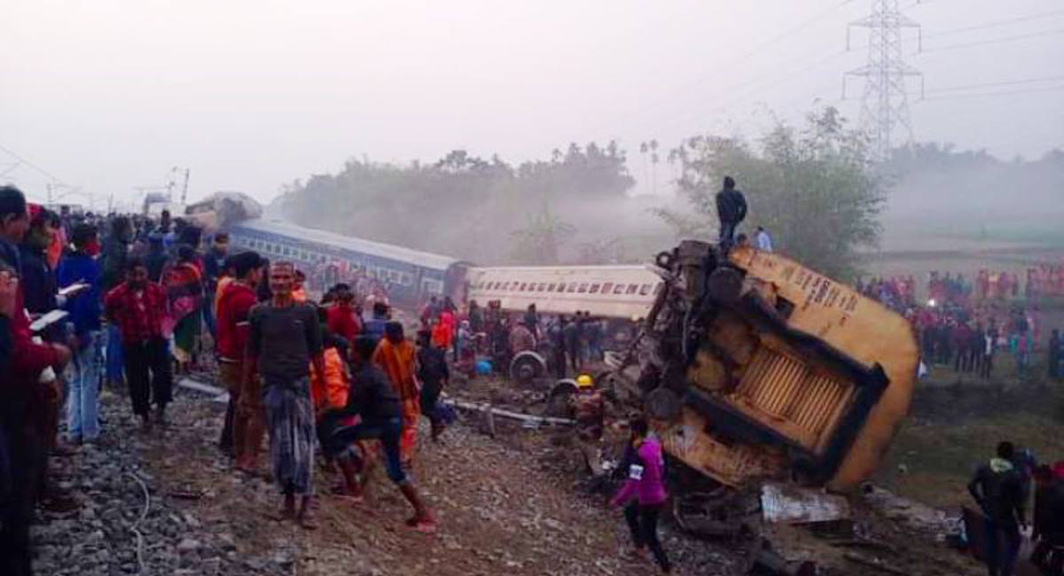 Guwahati-Bikaner Express derails near Domohani in West Bengal Paschim