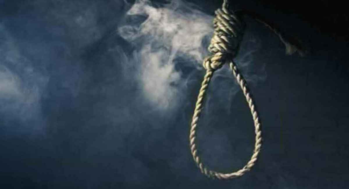 Hyderabad: Harassed by ex-husband, woman hangs self