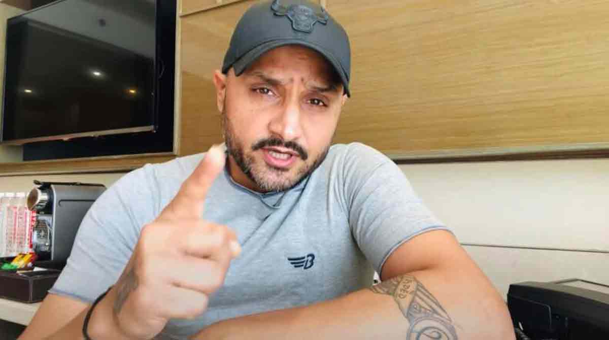 Harbhajan blames Dhoni, BCCI for his ouster from Team India