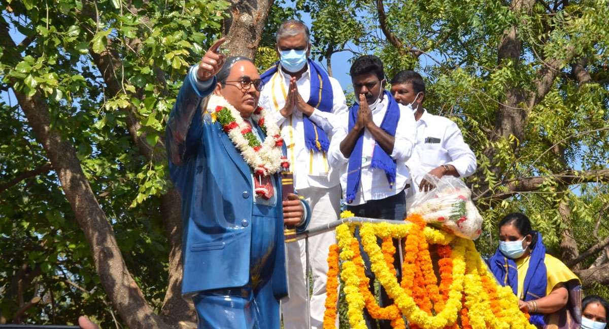Telangana BJP leaders should get funds for Dalit Bandhu from Centre: Harish Rao