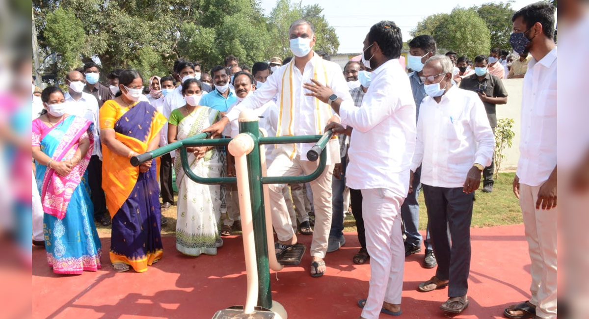 100 double bedroom houses for Pullur: Harish Rao