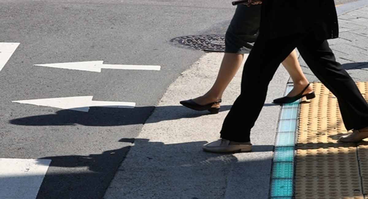 In-ground traffic lights installed for ‘smartphone zombies’