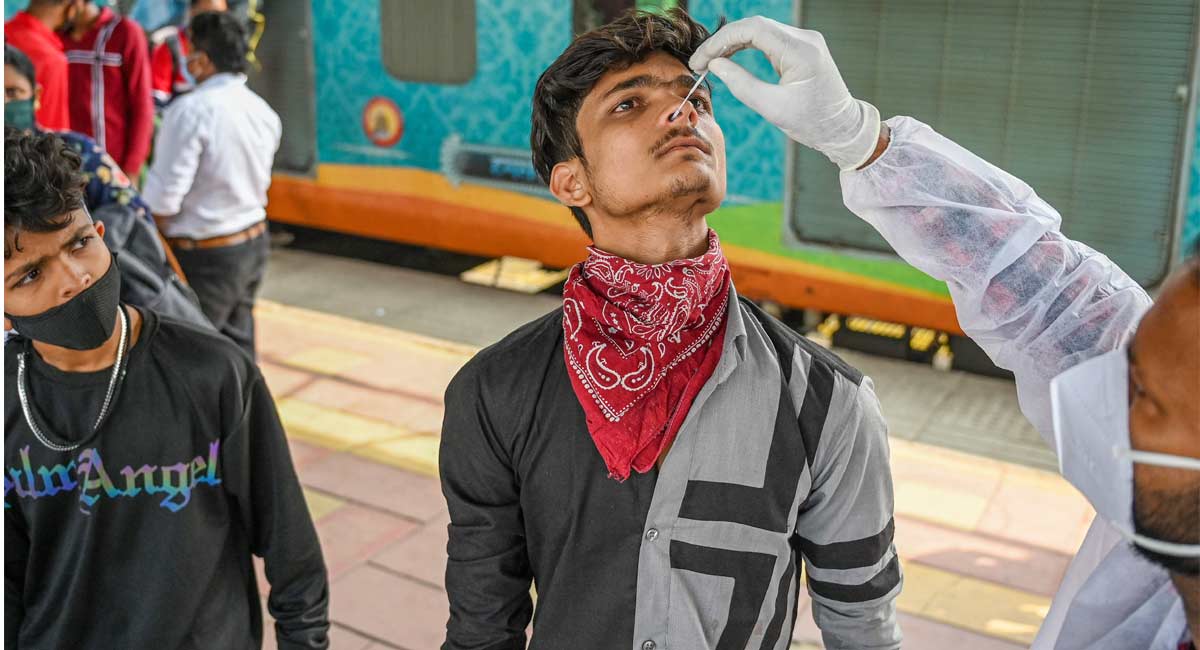 India reports over 1 lakh new COVID cases, Omicron tally crosses 3k mark