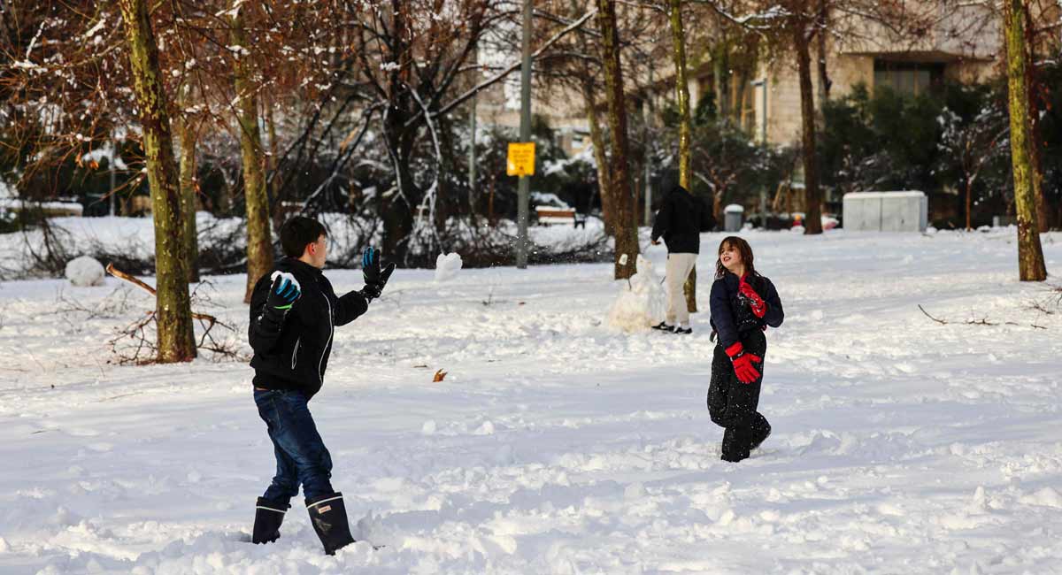 Jerusalem blanketed in white after rare snowfall