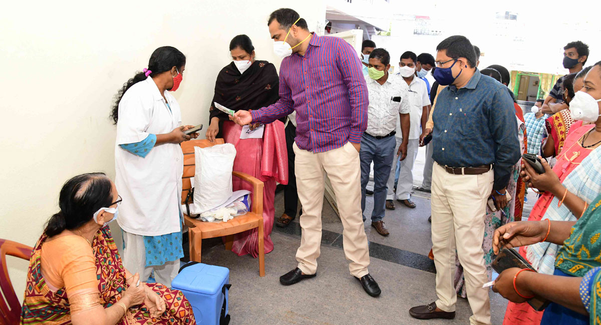 Conduct fever survey in perfect manner: Karimnagar Collector to officials