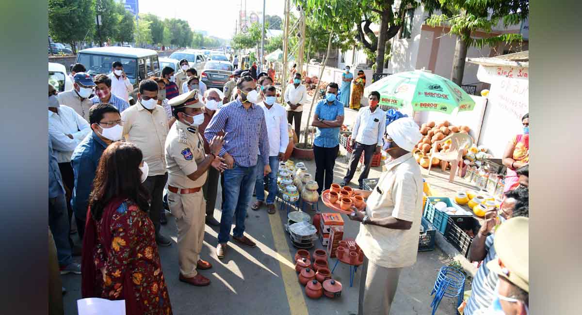 Officials clear footpath encroachments in Karimnagar