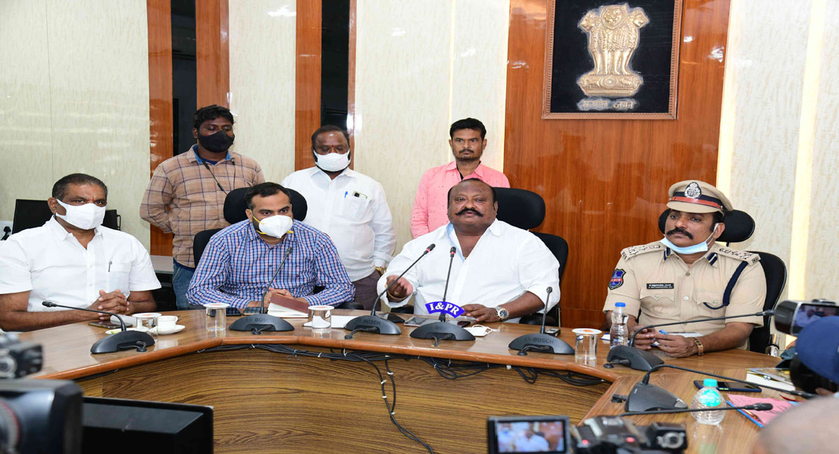 Karimnagar: Gangula promises double bedroom houses to accident victims