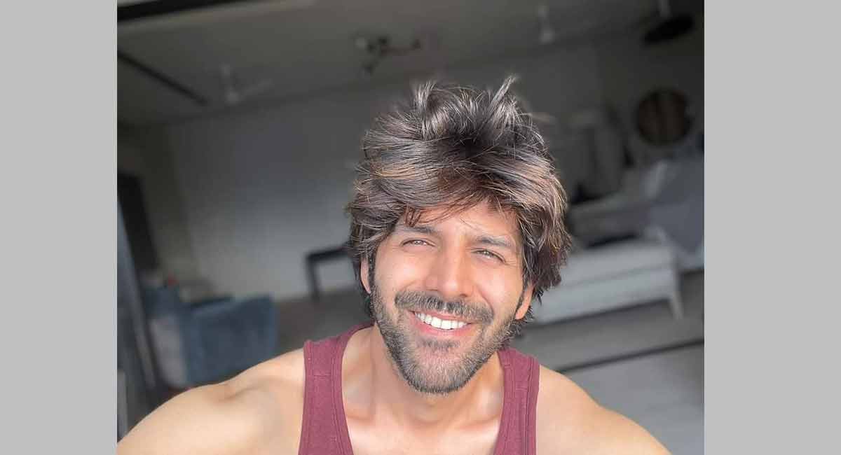Mumma’s boy, Kartik Aaryan credits his mom for his charming smile