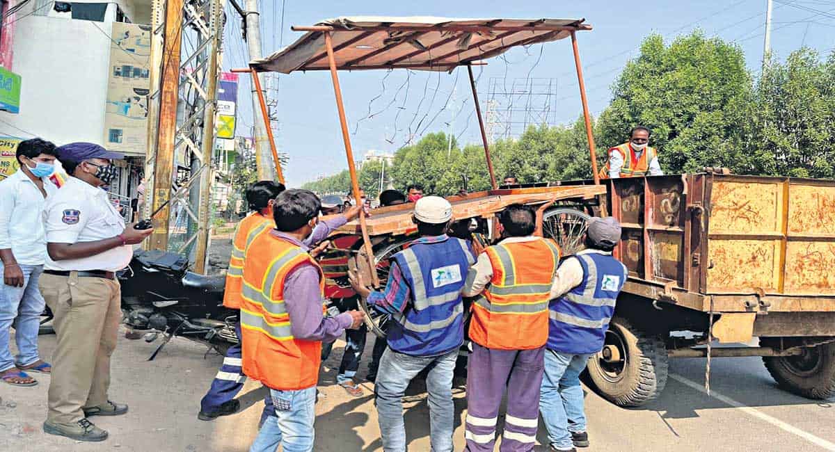 Karimnagar: MCK launches special drive to remove encroachments