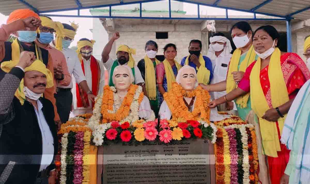 Asifabad: Adivasis pay tributes to Haimendorfs on Elizabeth Bernardo’s 35th death anniversary