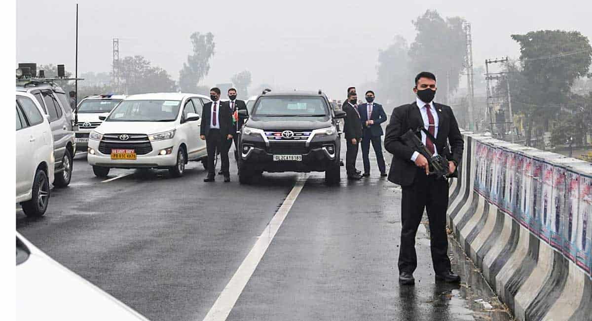 PM Modi stuck on flyover in Punjab for 15-20 minutes as protesters block road