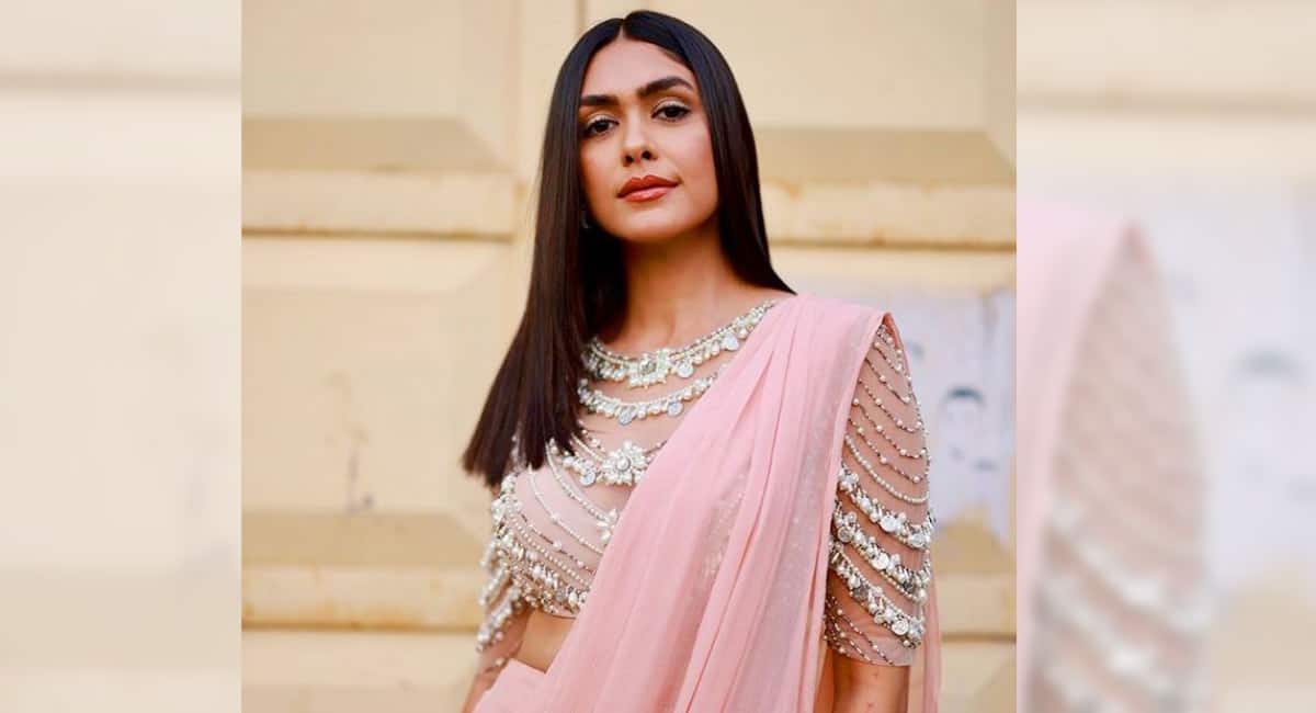 Mrunal Thakur tests Covid positive, has mild symptoms