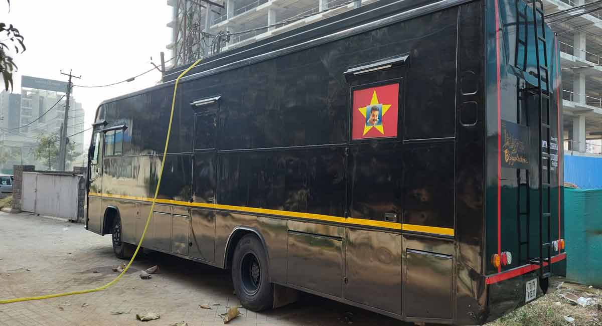 Senior actor Naresh must have spent a bomb for his vanity van!