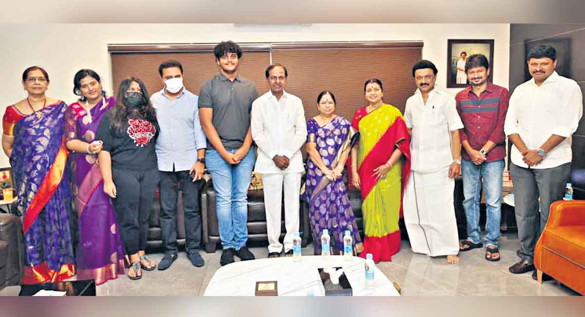 Efforts for new political front picking up momentum