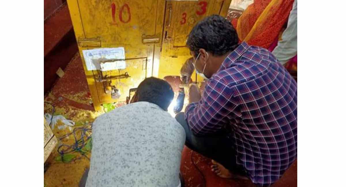 Telangana: Thief decamps with 80k from Edupayala temple