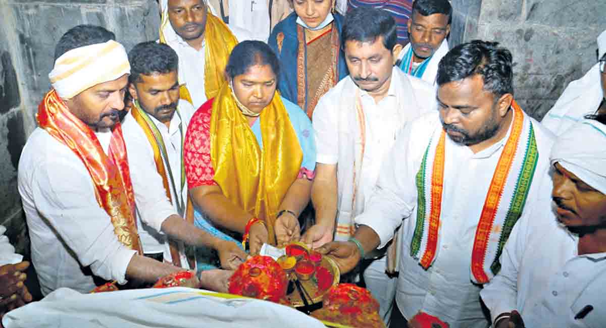Revanth Reddy performs special prayers at Nagoba temple