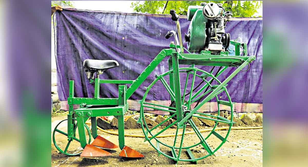 This mechanic designs cost-effective transplanter for small ryots