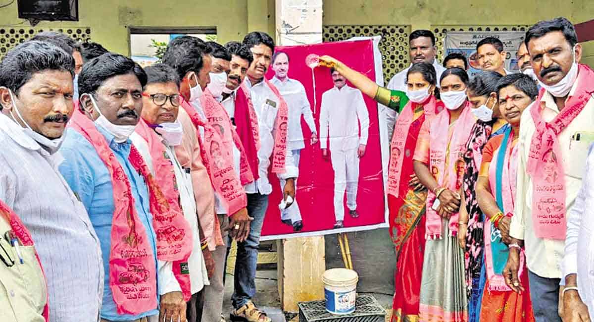 Farmers take part in ‘Rythu Sambaralu’ in Warangal