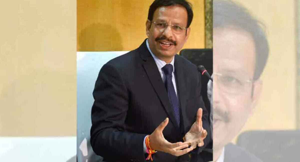 Woman requests TSRTC to stop buses at petrol bunks at midnight, Sajjanar responds