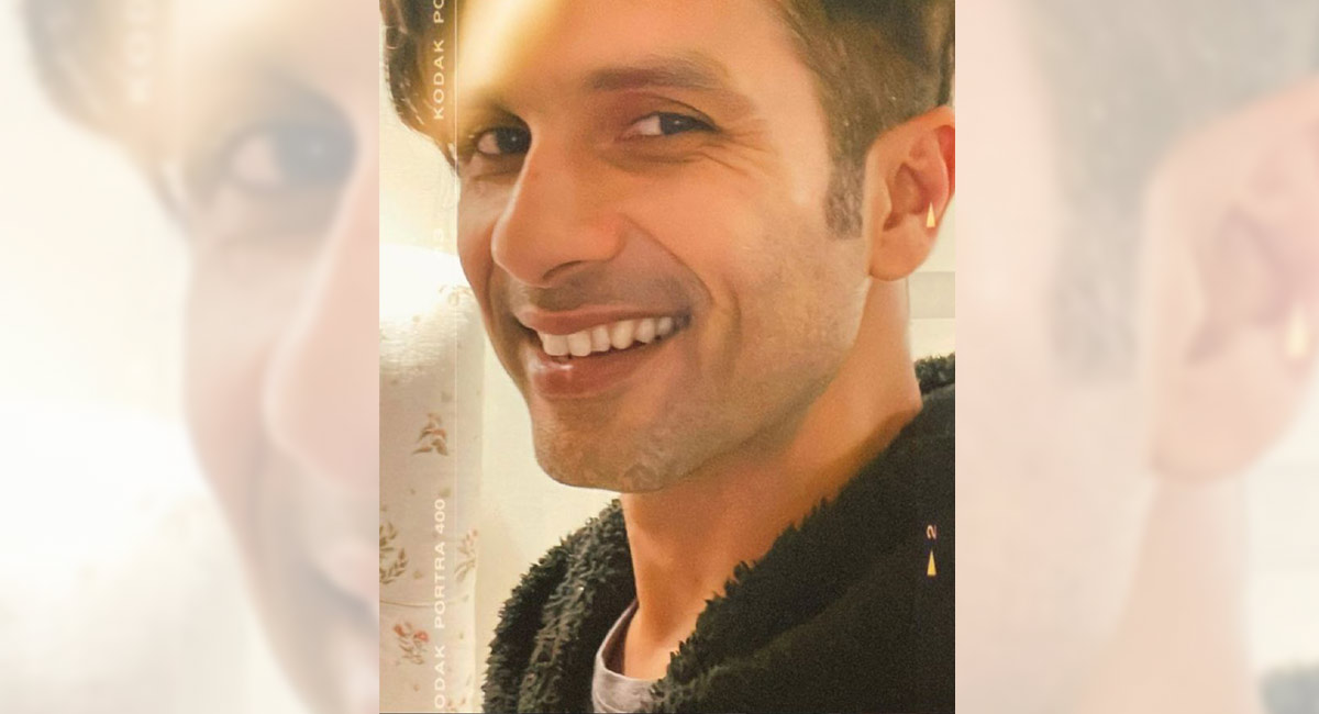 Shahid Kapoor stuns fans with his clean-shaven look