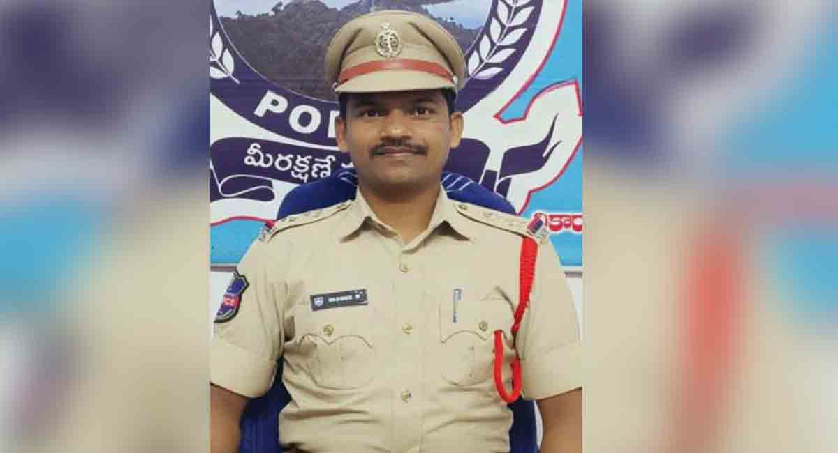 Newly married police officer, father killed in road accident in Nalgonda