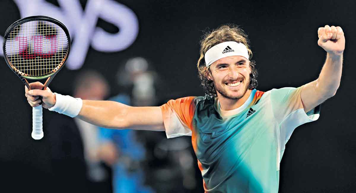 Australian Open: Stefanos Tsitsipas beats Jannik Sinner to reach semifinals