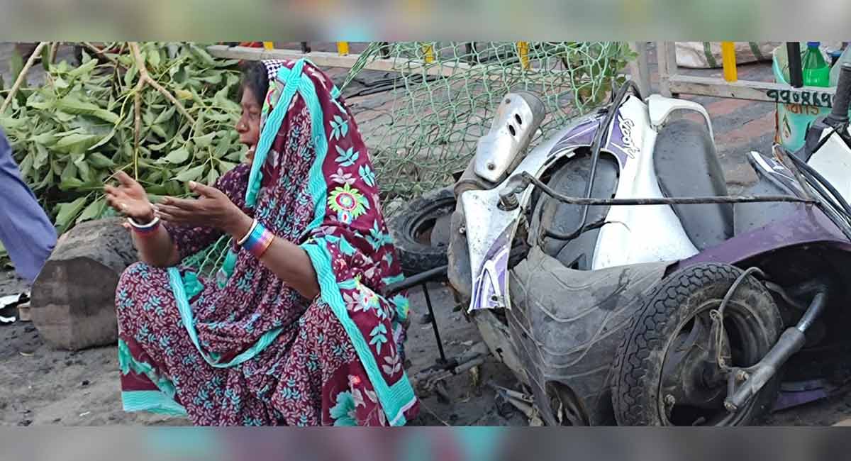 Telangana: Four die as car ploughs through roadside huts in Karimnagar