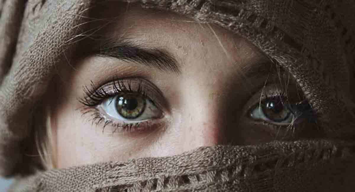 Under-eye care for the middle-aged women