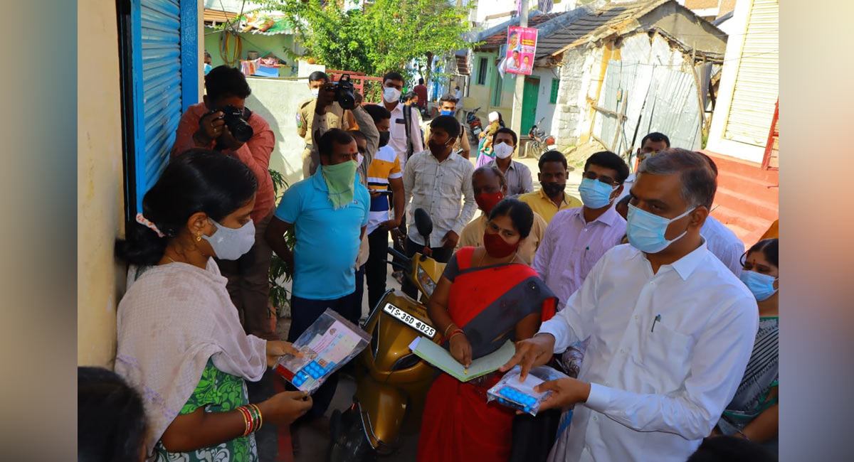 Harish Rao examines fever survey in Siddipet