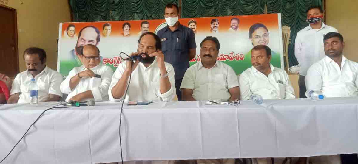 Telangana farmers deprived of crop insurance: Uttam