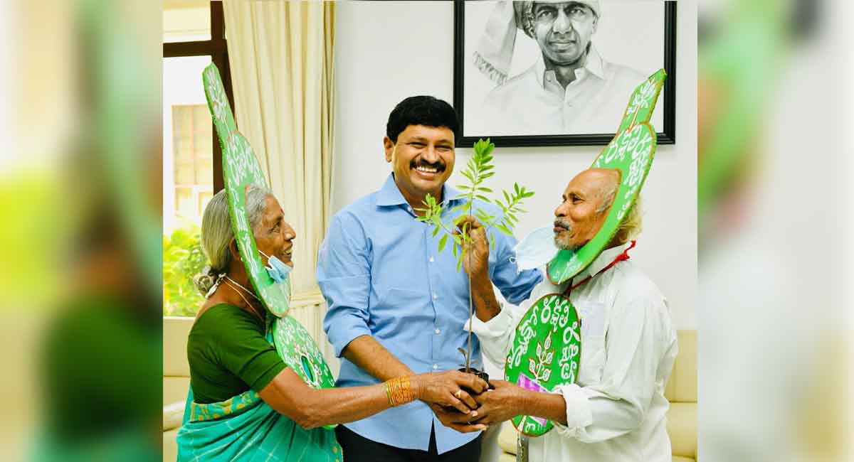 Vanajeevi Ramaiah pledges to donate red sanders trees to Haritha Nidhi